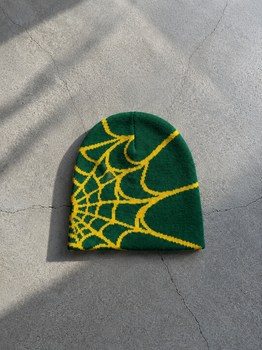 Gorro de punto con diseño de telaraña